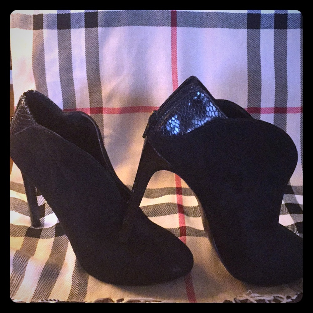 Nine West black heels/ pumps size 8